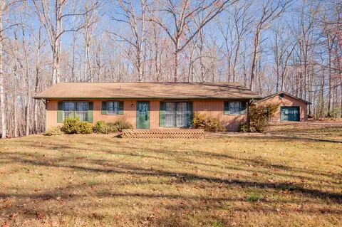 604 Surrey Dr, Huddleston, VA 24104