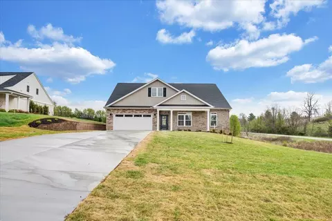 28 Scarlet Dr, Daleville, VA 24083