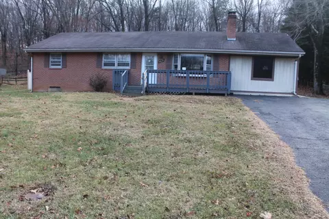 5421 Yale Dr, Salem, VA 24153
