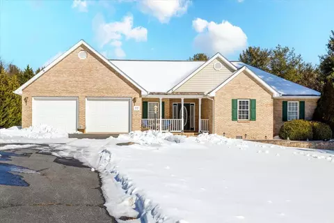 77 Rosebud Ln, Staunton, VA 24401