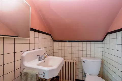 Bath - 3108 Spring Rd SW, Roanoke, VA 24015 photo 2 of 2