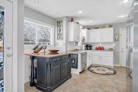 Kitchen - 148 Eagle Rdg, Roanoke, VA 24012 photo 2 of 8