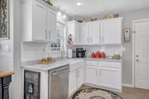 Kitchen - 148 Eagle Rdg, Roanoke, VA 24012 photo 4 of 8