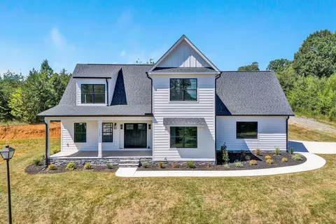 1154 Barrow Hills Dr, Huddleston, VA 24104