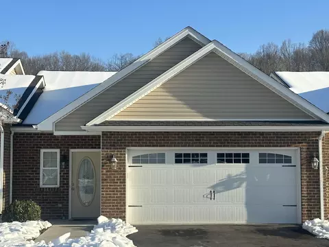 39 Brookfield Ct, Roanoke, VA 24012