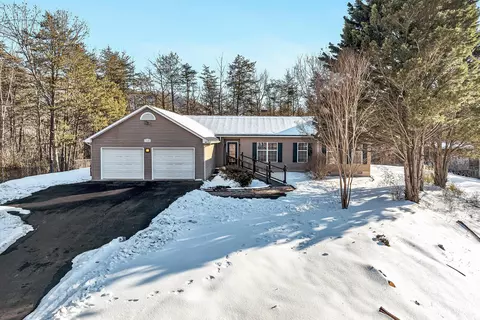 3120 Carvins Cove Rd, Salem, VA 24153