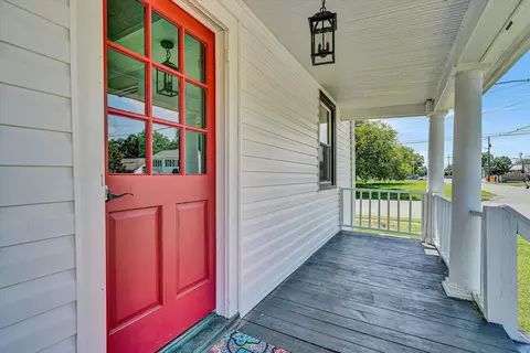 Exterior - 402 7th St, Salem, VA 24153 photo 3 of 8