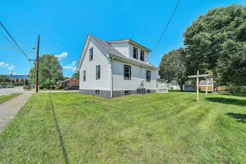 Exterior - 402 7th St, Salem, VA 24153 photo 6 of 8