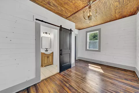 Bedroom - 402 7th St, Salem, VA 24153 photo 1 of 5