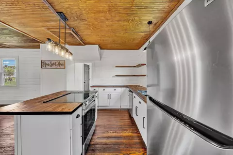 Kitchen - 402 7th St, Salem, VA 24153 photo 3 of 5