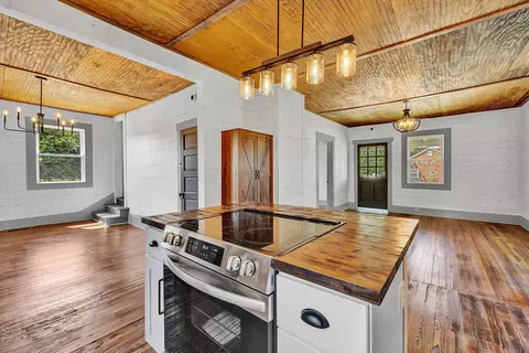 Kitchen - 402 7th St, Salem, VA 24153 photo 5 of 5