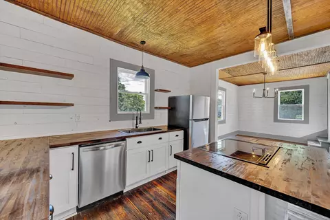 Kitchen - 402 7th St, Salem, VA 24153 photo 2 of 5