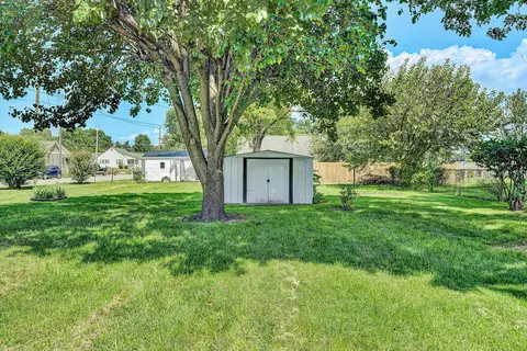 Exterior - 402 7th St, Salem, VA 24153 photo 7 of 8