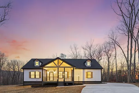 200 Saunders Point Rd, Huddleston, VA 24104