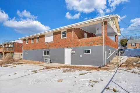 Exterior - 1631 Eanes Rd, Roanoke, VA 24014 photo 5 of 6