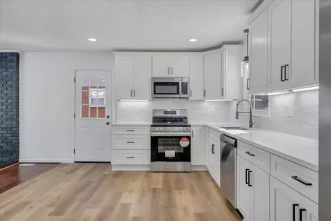 Kitchen - 1631 Eanes Rd, Roanoke, VA 24014 photo 2 of 2