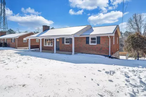Exterior - 1631 Eanes Rd, Roanoke, VA 24014 photo 3 of 6