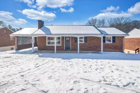 Exterior - 1631 Eanes Rd, Roanoke, VA 24014 photo 2 of 6