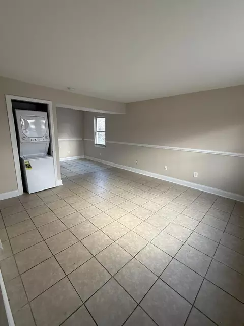 Living - 1608 Eastern Ave NE, Roanoke, VA 24012 photo 1 of 4