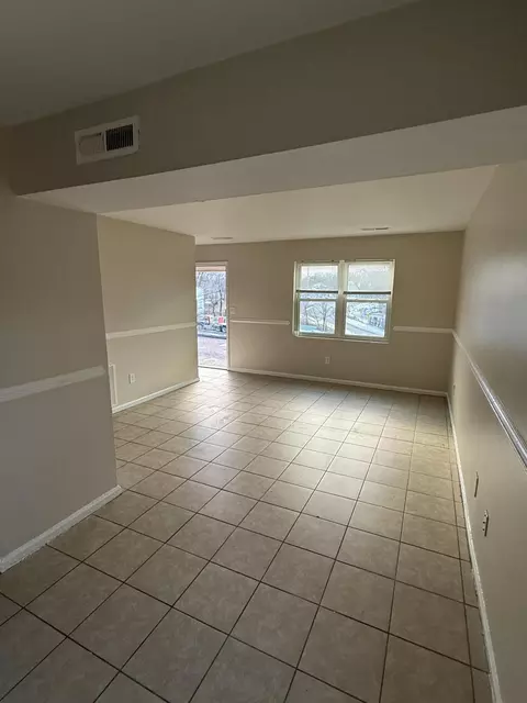 Living - 1608 Eastern Ave NE, Roanoke, VA 24012 photo 4 of 4