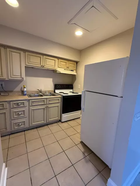 Kitchen - 1608 Eastern Ave NE, Roanoke, VA 24012 photo 1 of 2
