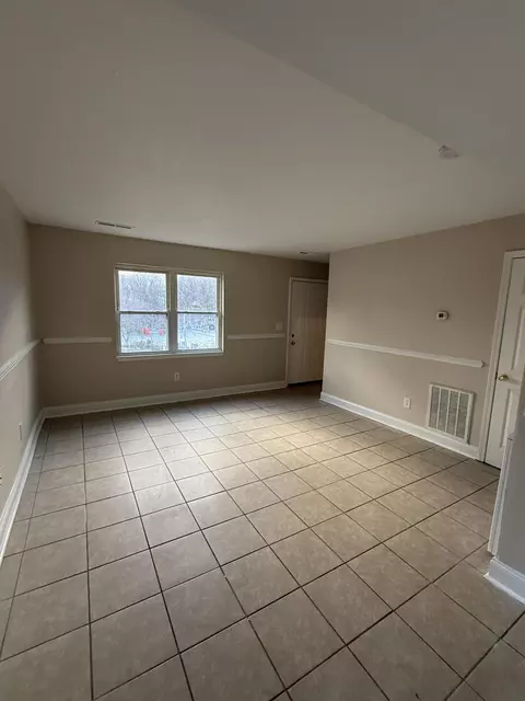 Living - 1608 Eastern Ave NE, Roanoke, VA 24012 photo 2 of 4