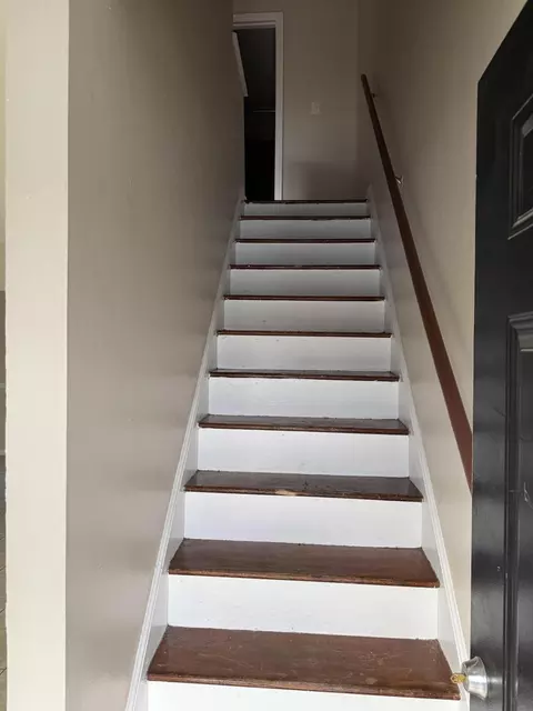 Entry Way - 1608 Eastern Ave NE, Roanoke, VA 24012 photo 2 of 2