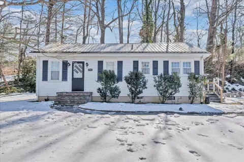 1720 Millbrook St, Salem, VA 24153