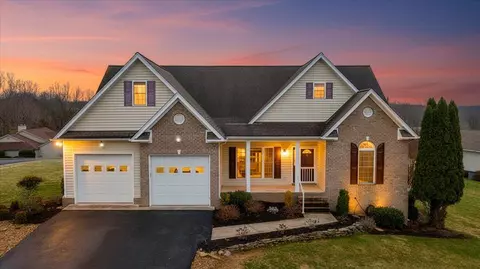 275 Chestnut Creek Dr, Hardy, VA 24101
