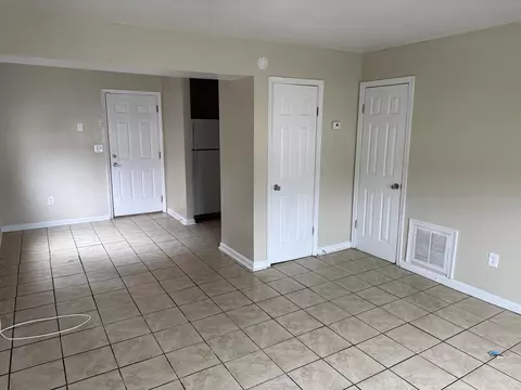 Living - 1634 Eastern Ave NE, Roanoke, VA 24012 photo 2 of 4