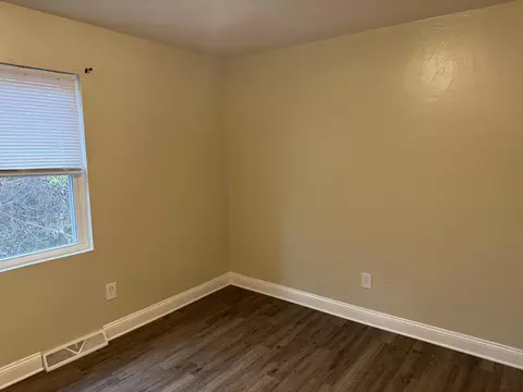 Bedroom - 1634 Eastern Ave NE, Roanoke, VA 24012 photo 4 of 6