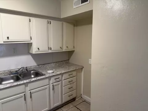 Kitchen - 1634 Eastern Ave NE, Roanoke, VA 24012 photo 2 of 3