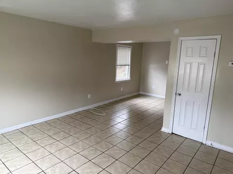 Living - 1634 Eastern Ave NE, Roanoke, VA 24012 photo 1 of 4