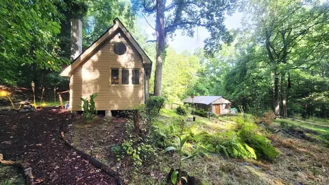 9737 Pine Forest Rd NE, Floyd, VA 24091