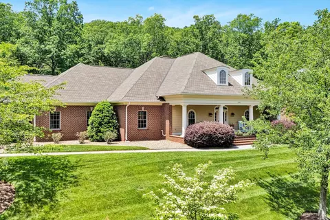 3707 Wellington Dr SE, Roanoke, VA 24014