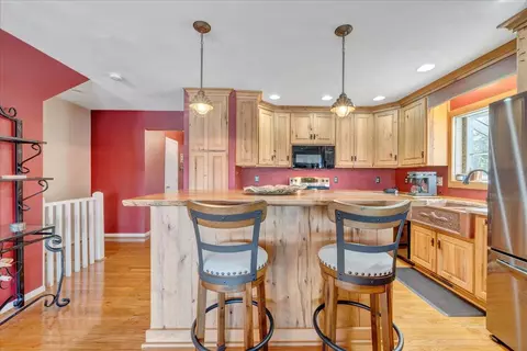 Kitchen - 287 Waterside Dr, Moneta, VA 24121 photo 4 of 6