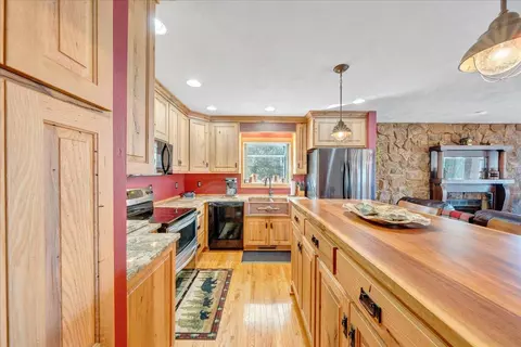 Kitchen - 287 Waterside Dr, Moneta, VA 24121 photo 5 of 6