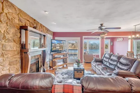 Living - 287 Waterside Dr, Moneta, VA 24121 photo 4 of 8