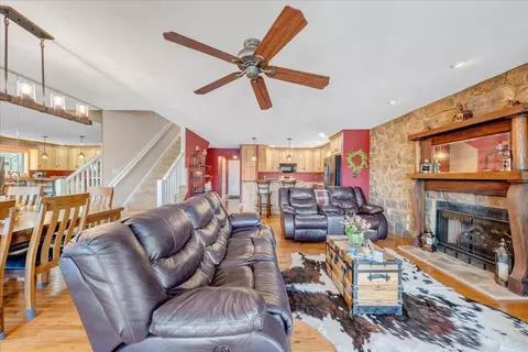 Living - 287 Waterside Dr, Moneta, VA 24121 photo 6 of 8