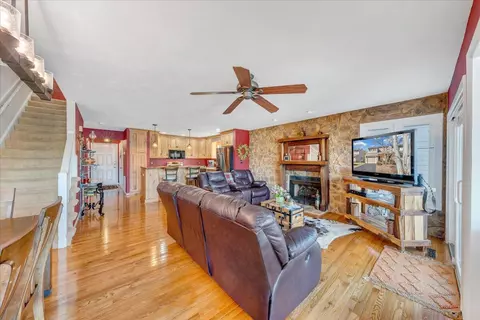Living - 287 Waterside Dr, Moneta, VA 24121 photo 5 of 8