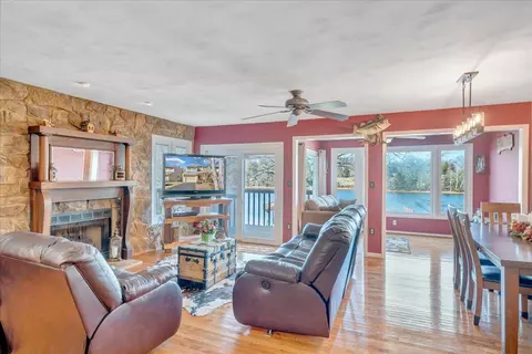 Living - 287 Waterside Dr, Moneta, VA 24121 photo 2 of 8