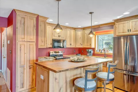 Kitchen - 287 Waterside Dr, Moneta, VA 24121 photo 3 of 6