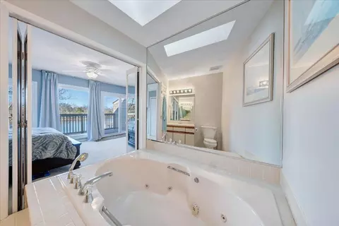 Bath - 287 Waterside Dr, Moneta, VA 24121 photo 6 of 8