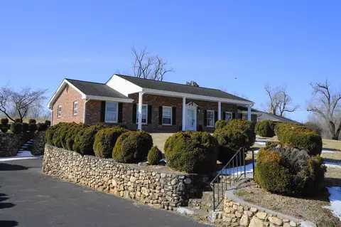 2231 Hardy Rd, Vinton, VA 24179