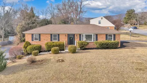 971 Stonegate Dr, Salem, VA 24153