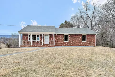 3862 Country Club Rd, Troutville, VA 24175