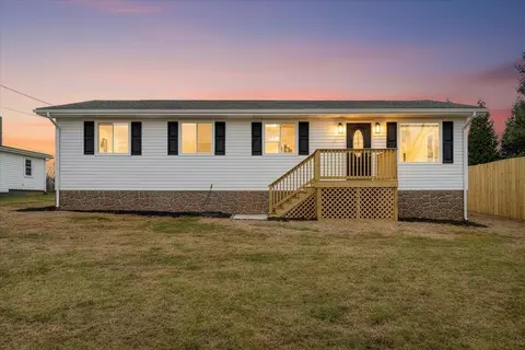 30 Grayson St, Rocky Mount, VA 24151