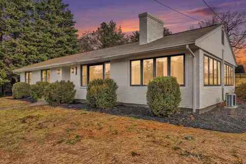5401 Warwood Dr, Roanoke, VA 24018