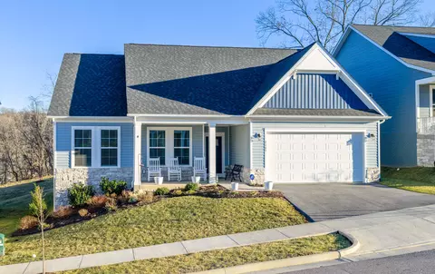 2165 Kings Walk Dr NE, Roanoke, VA 24012