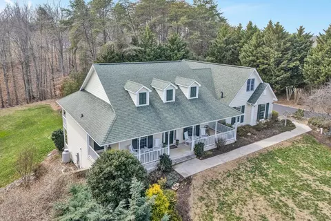 20 S Pointe Ln, Moneta, VA 24121